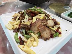 -土砂锅生态山庄·非遗砂锅雅鱼