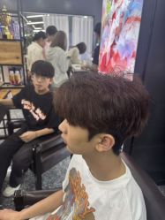 -藤野造型·烫·染发型设计店
