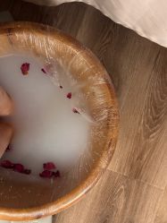 -宥莉·ULLY 痘敏肌•科技皮肤管理中心
