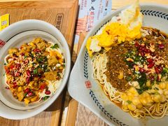 -呼啦面馆·头牌豌杂面(建新东路店)