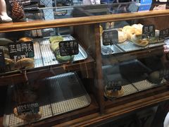 面包甜点陈列柜-Juicy Bakery(大学路店)