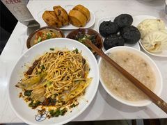 -李与白包子铺(桐梓林店)
