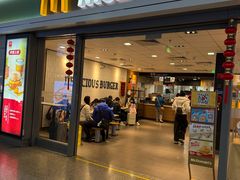 -麦当劳(上海虹桥站30B检票口楼上)
