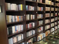 -钟书阁(松江泰晤士小镇店)