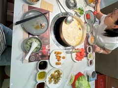-洪氏嗨捞·广东猪肚鸡·椰子鸡火锅(西咸万象城店)