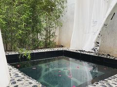-悟空山宿陨石私汤温泉酒店(神舟大道地铁站店)