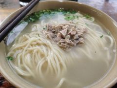 -亮亮面馆(经六路店)