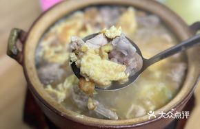 Glutinous Rice Vinegar Braised Pork Trotter and Chicken