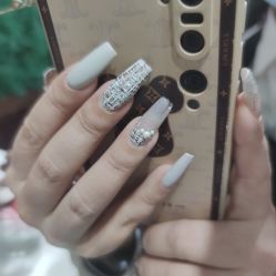 -花岐款式专研健康美甲沙龙