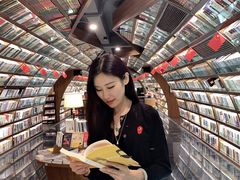 -钟书阁(珍园店)