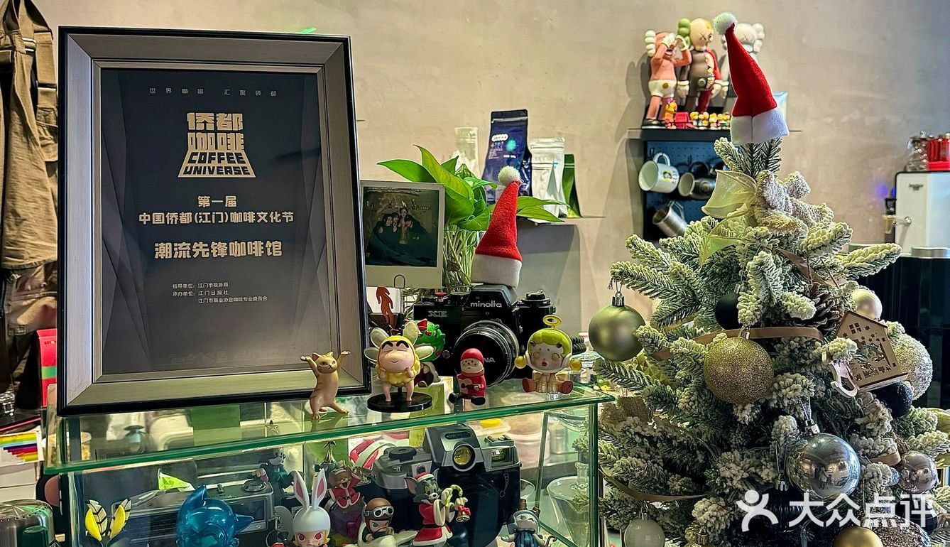 不懂就问！江门的咖啡店都这么圣诞🎄吗？？