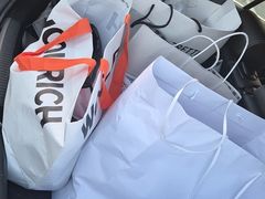 -塞拉瓦莱名品奥特莱斯