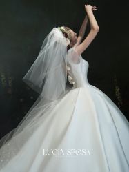 点击看大图 -Renee芮亦婚纱