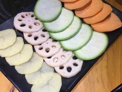 蔬菜拼盘-唯成•韩国炭火烤肉 유성고기