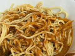 -松树干拌面店