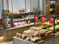 面包甜点陈列柜-顶东面包花园·生日蛋糕(世博店)