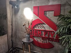 -HIGH FIVE哈福手工汉堡(桂林路店)