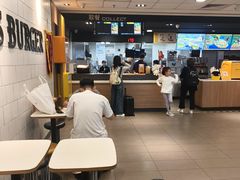 -麦当劳(上海虹桥站30B检票口楼上)
