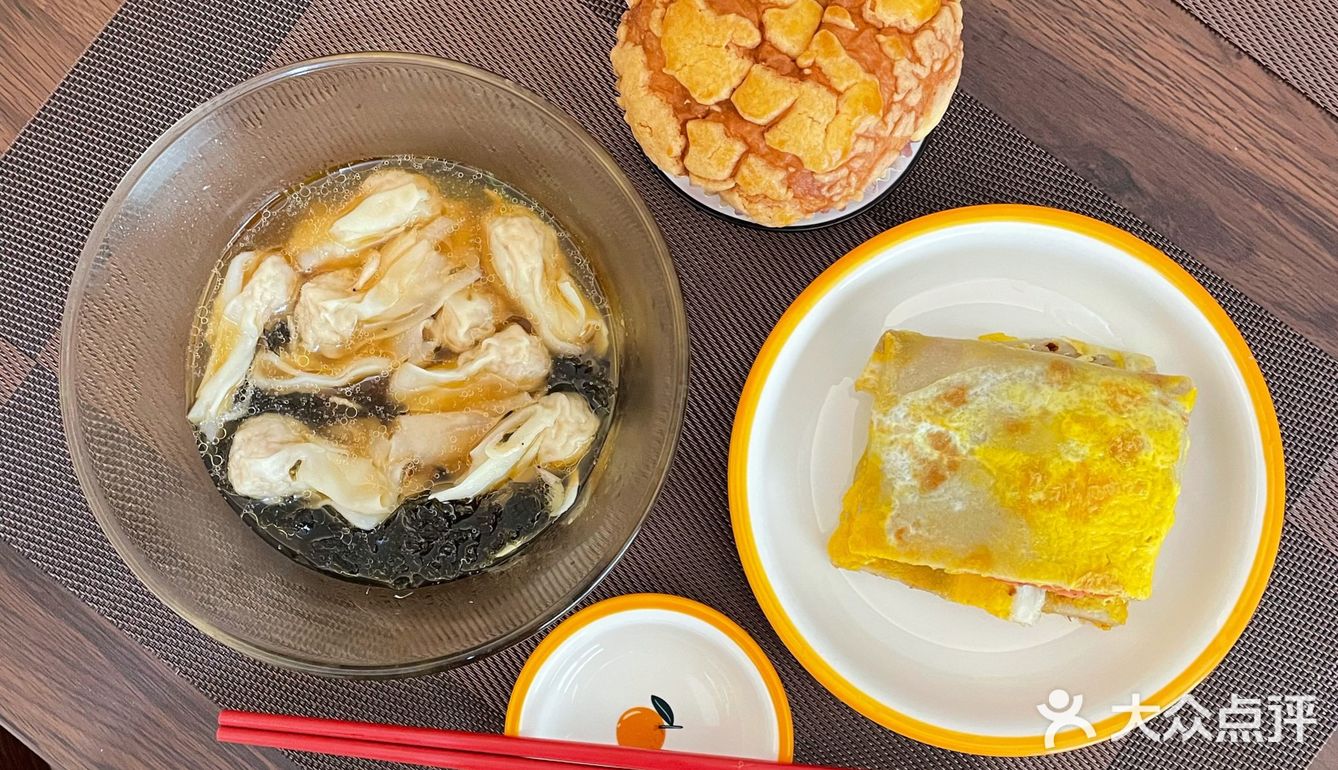 馄炖 鸡蛋饼 大蒜鸡蛋 青团都不错呦