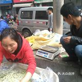 又是槐花 包饺子 蒸麦饭 反正农民卖的超新鲜啊