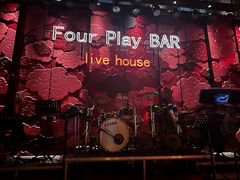 -FOUR PLAY BAR