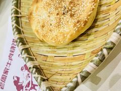 芝麻烧饼-穆得·老周家牛肉烧饼(普利街店)