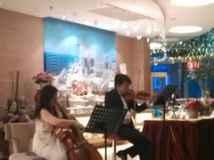 android_upload_pic-粤海酒店-旋转餐厅