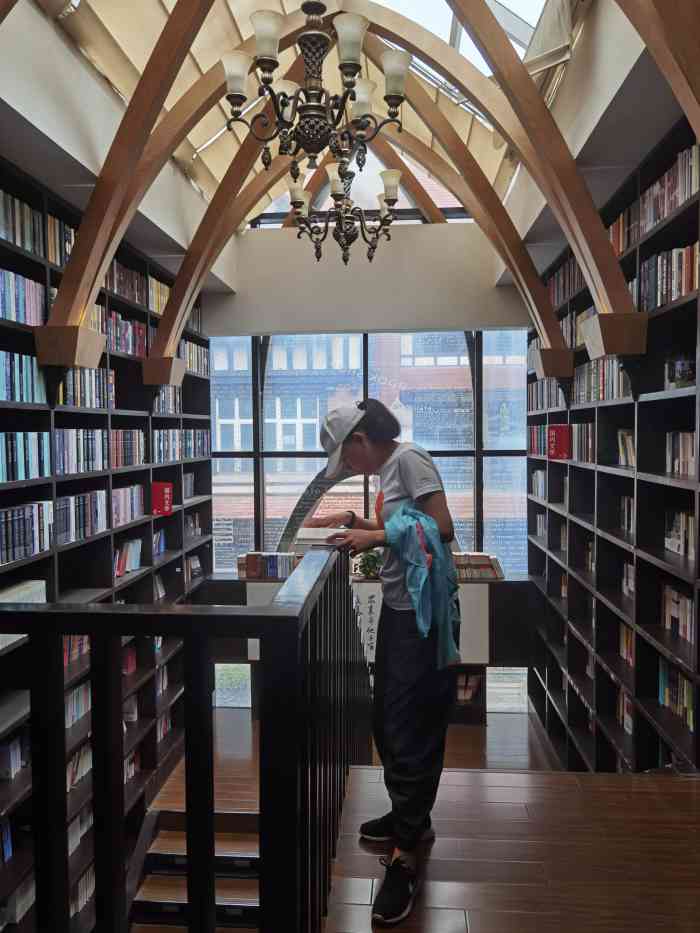 钟书阁(松江泰晤士小镇店)-"很久以前朋友推荐过这家店 说是很有特色