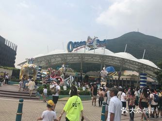 海洋公园还是人很多的 但是不得不说