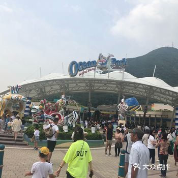 海洋公园还是人很多的 但是不得不说