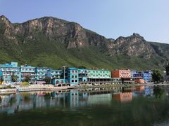 -百里峡七彩艺术小镇