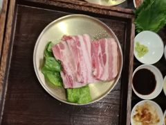 -围炉肉舍•炭烤活鳗•丹东海鲜烤肉(步行街店)