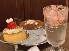 -Café Monson