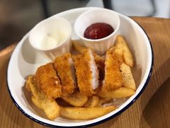 英式炸鱼配宽薯-HELLO 27 意面·沙拉·帕尼尼