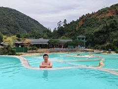 -十万大山布透温泉