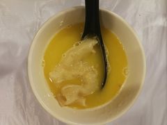 浓厚原只鸡煲花胶汤-鲜入围煮花胶鸡海鲜火锅