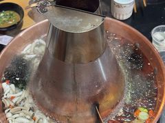 -果松木炭酸菜铜火锅·外婆参鸡汤