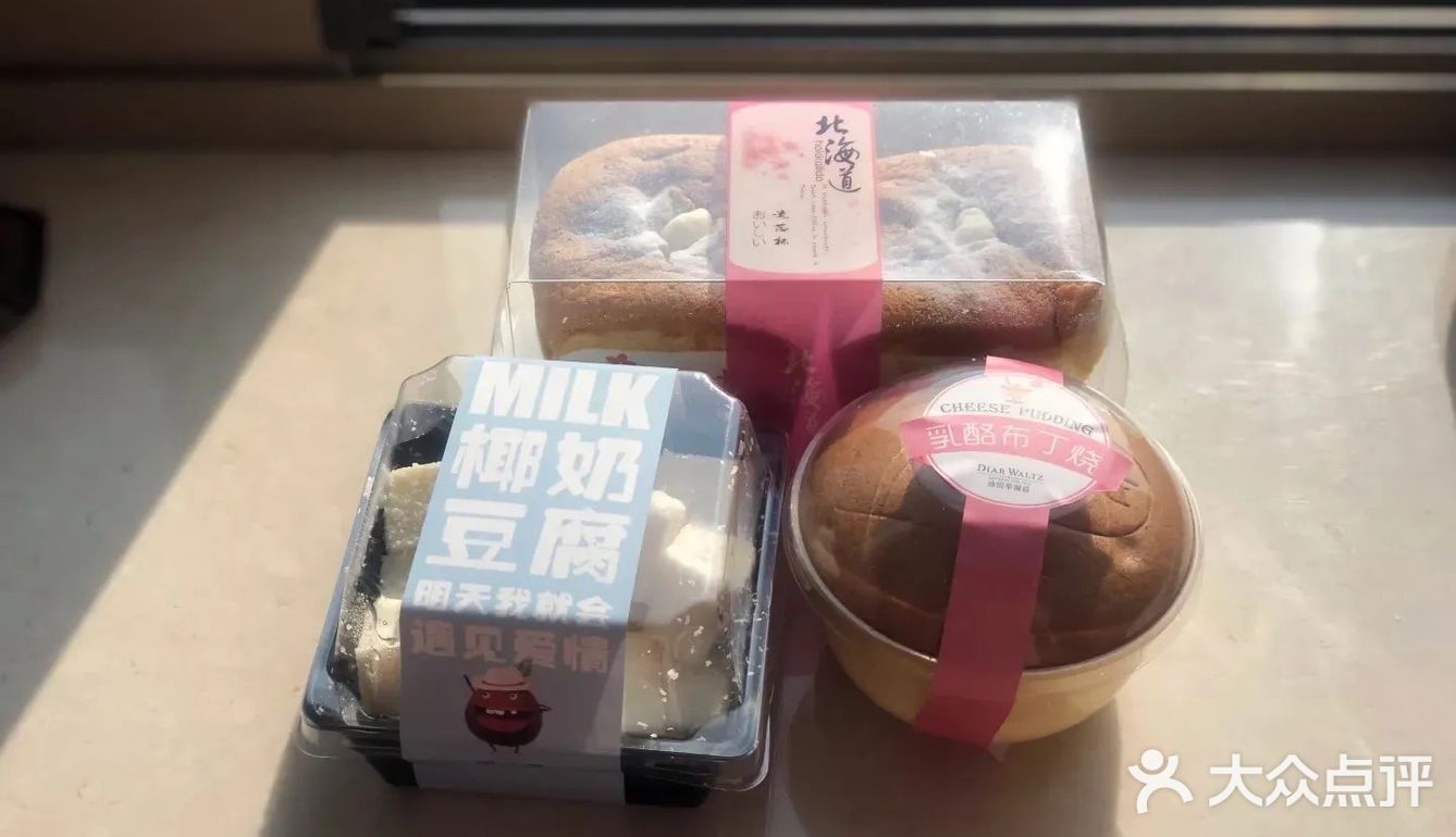 外层绵软,中间冰凉。「红丝绒蛋糕」