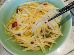 酸辣土豆丝-弄堂里· 江南名肴(西湖龙井路店)