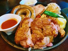 烤肘香肠拼盘-马迭尔德式西餐精酿啤酒屋(中央大街店)