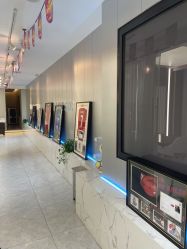 -PE SALON