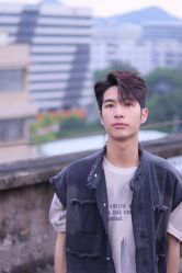 -一家只做男发烫染的店