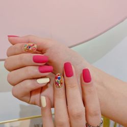 -花系美·美甲美睫精品店