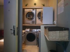 -卡罗酒店(东门晒布地铁站店)