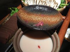 -老牌坊云南鱼豆花火锅(爱建店)