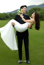-莫兰迪婚纱摄影