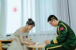 -艾朵婚纱