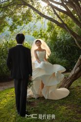 -现代经典婚纱摄影