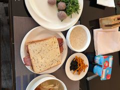 -宝利来国际大酒店-凤凰阁旋转餐厅