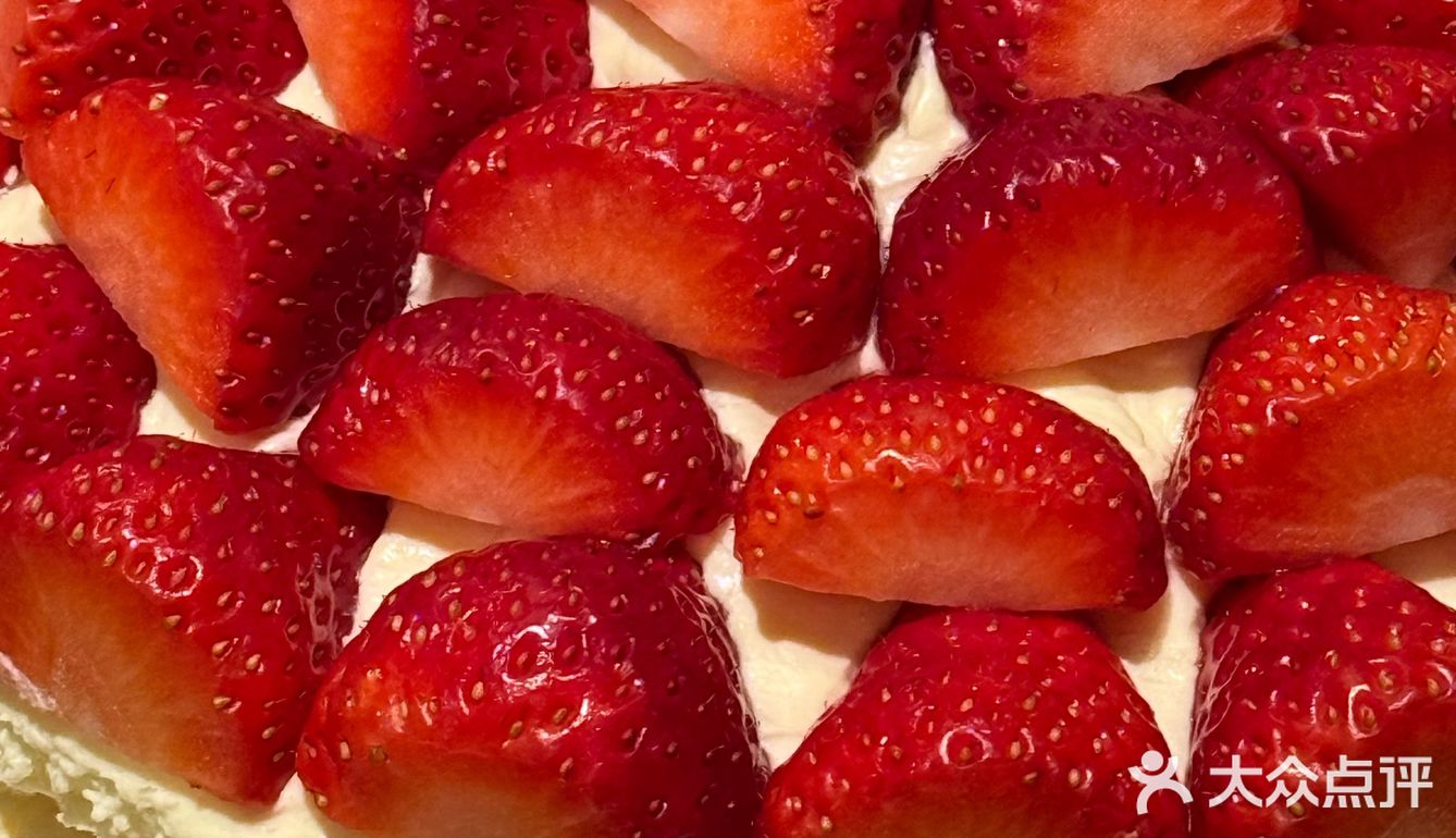 杭州新开的！！现做的草莓🍓提拉米苏……